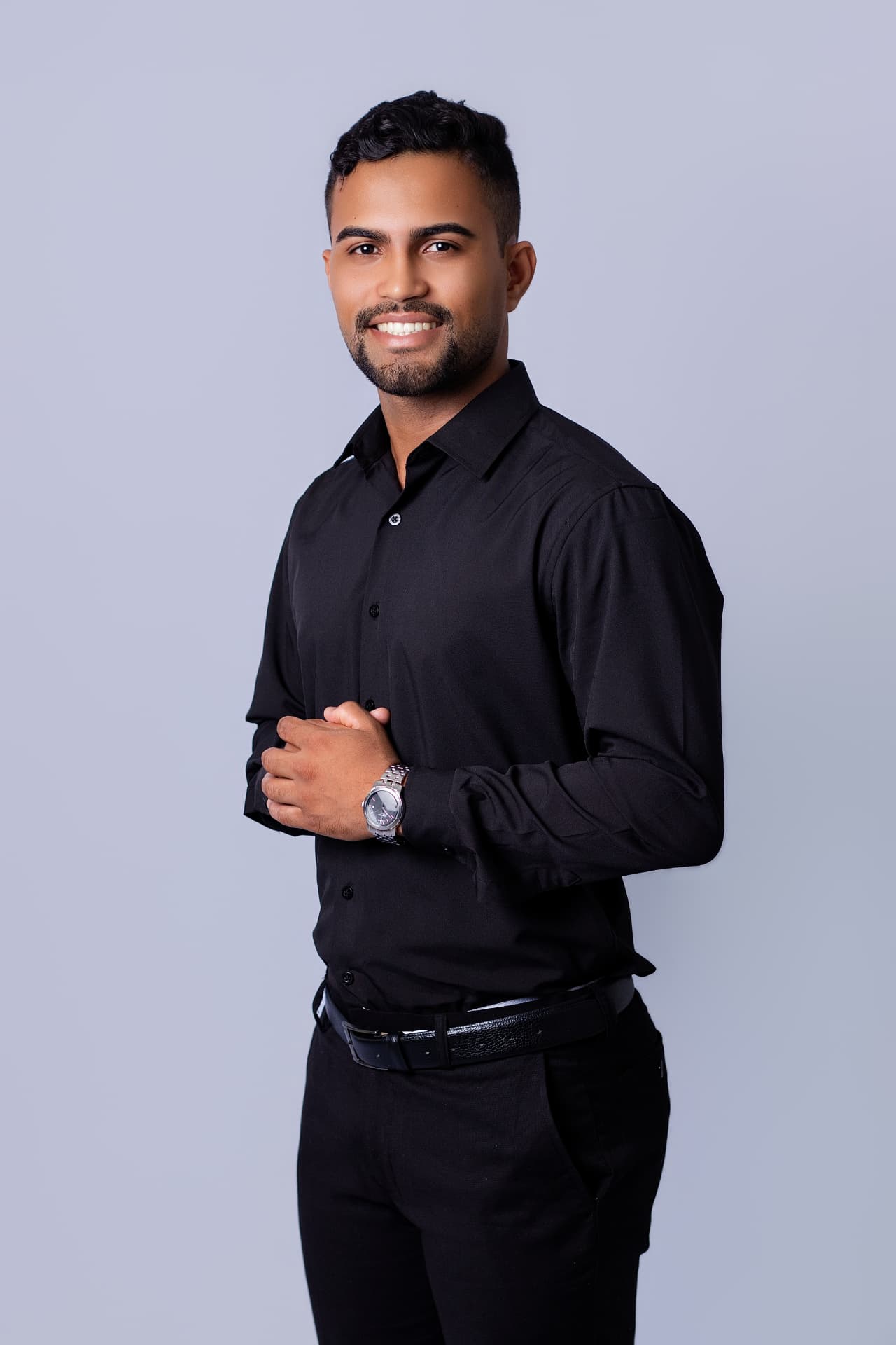 Yan Menezes, psicólogo, em retrato de estúdio